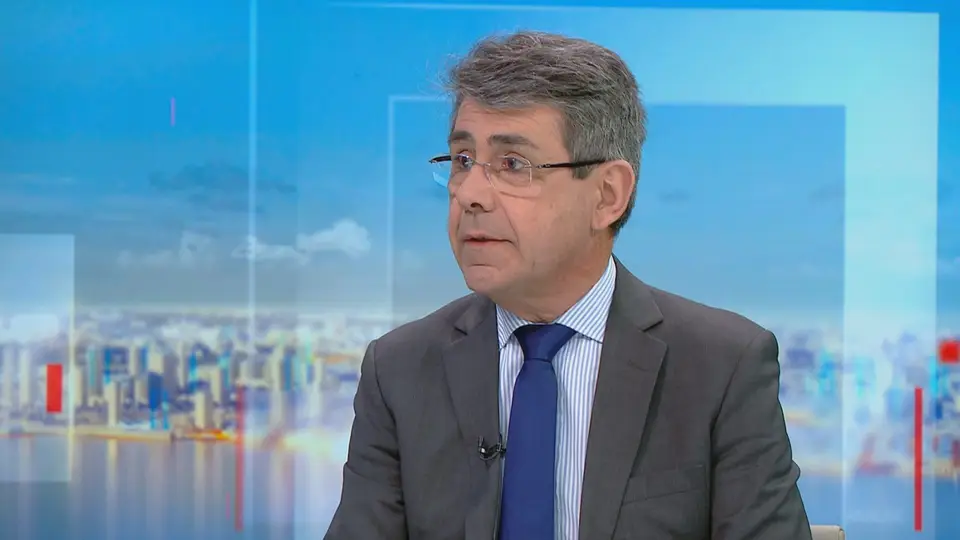 José Gomes Ferreira.