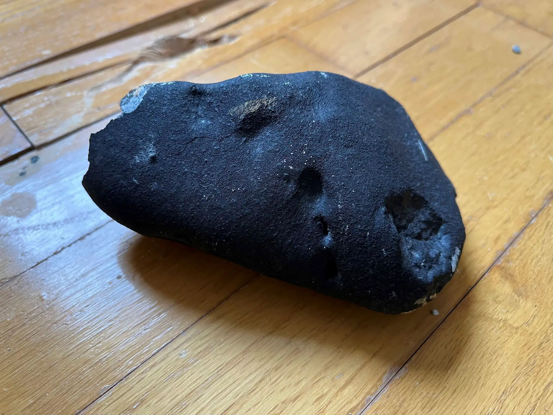 Meteorito do tamanho de uma batata atinge casa nos EUA