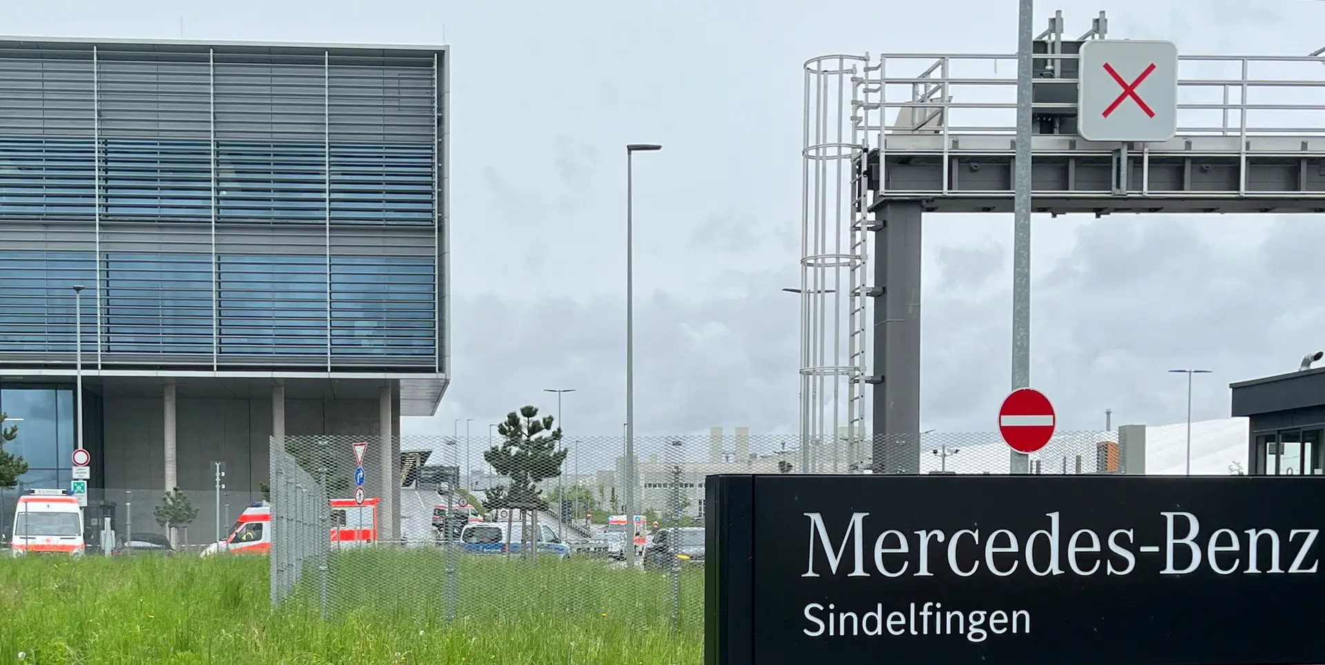 Pelo menos dois mortos em tiroteio numa fábrica da Mercedes na Alemanha
