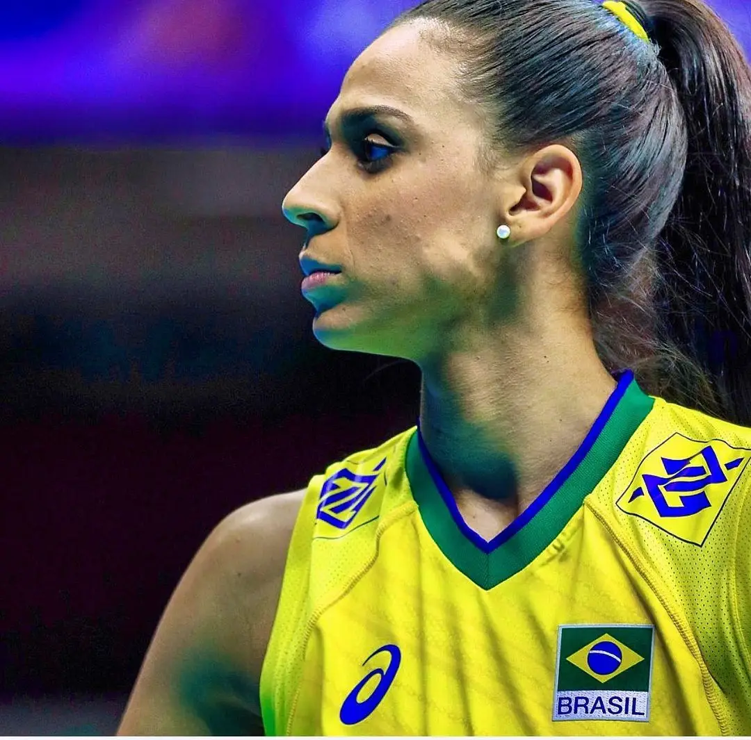 Ex-jogadora da seleção brasileira de voleibol morre aos 29 anos
