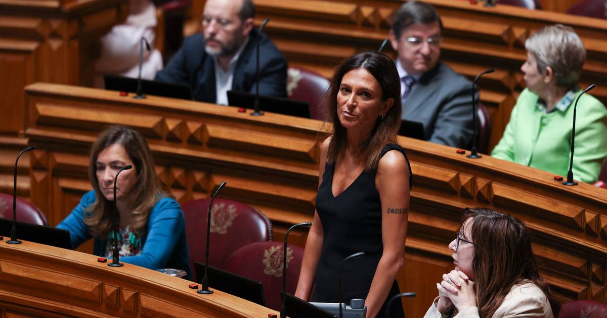 Aguiar-Branco pede inquérito a declarações da deputada Isabel Moreira após queixa de Hugo Soares