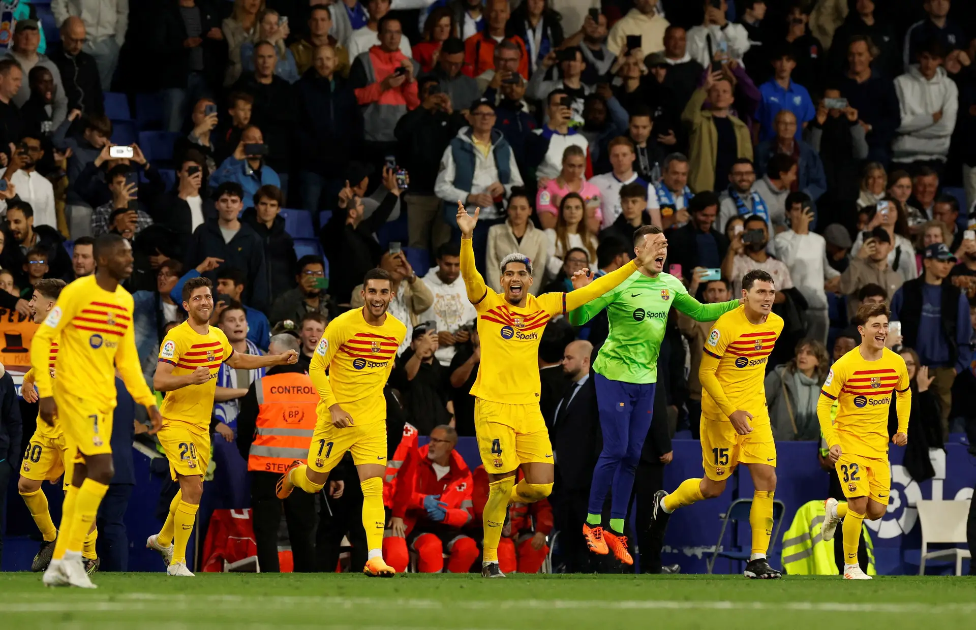 Futebol: FC Barcelona venceu e atirou Espanyol para a segunda divisão