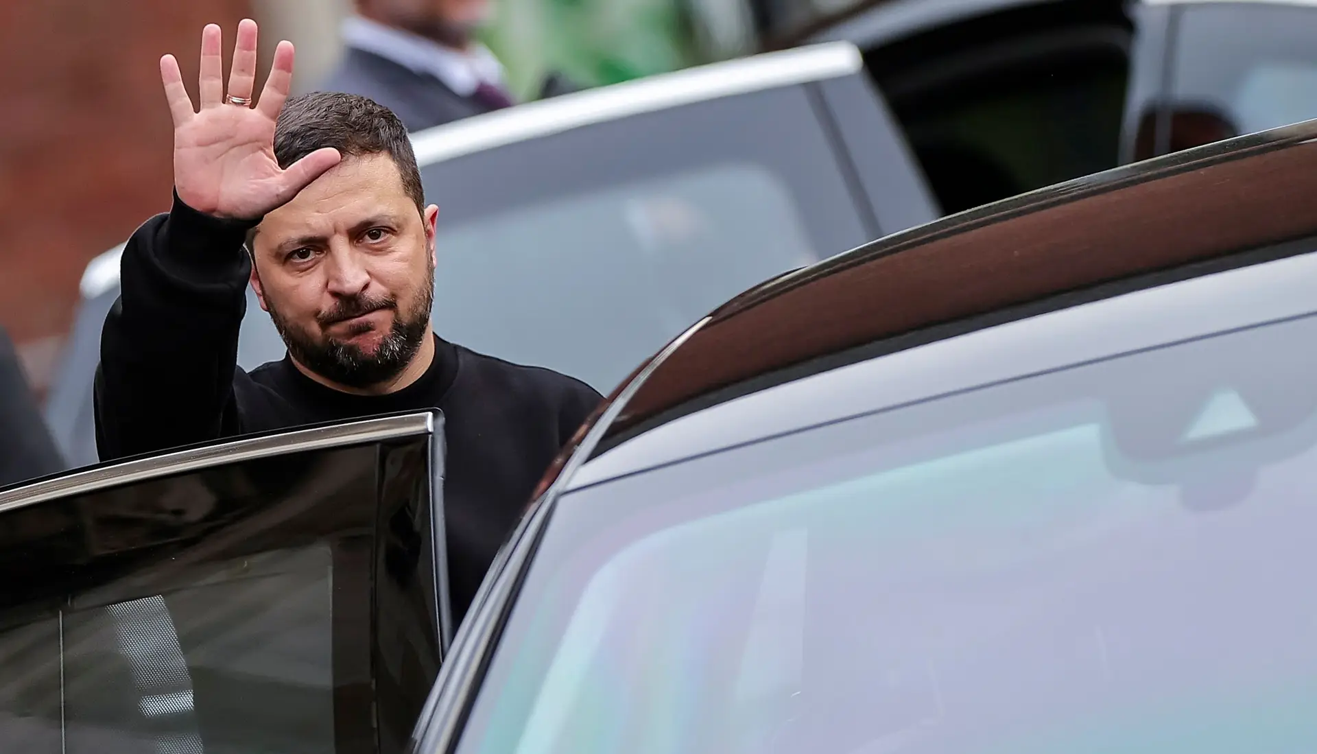 Zelensky chegou a Paris para falar das "necessidades urgentes" da Ucrânia