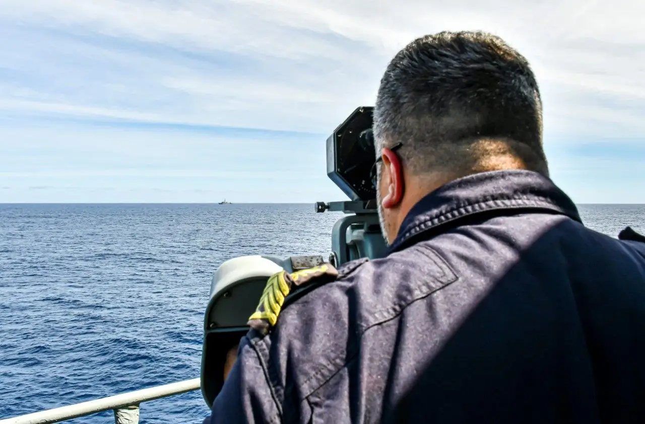 Marinha acompanhou dois navios russos ao largo da costa portuguesa