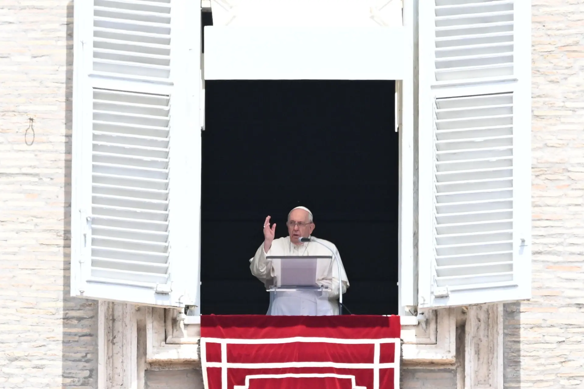Papa pede cessar-fogo "estável" entre israelitas e palestinianos
