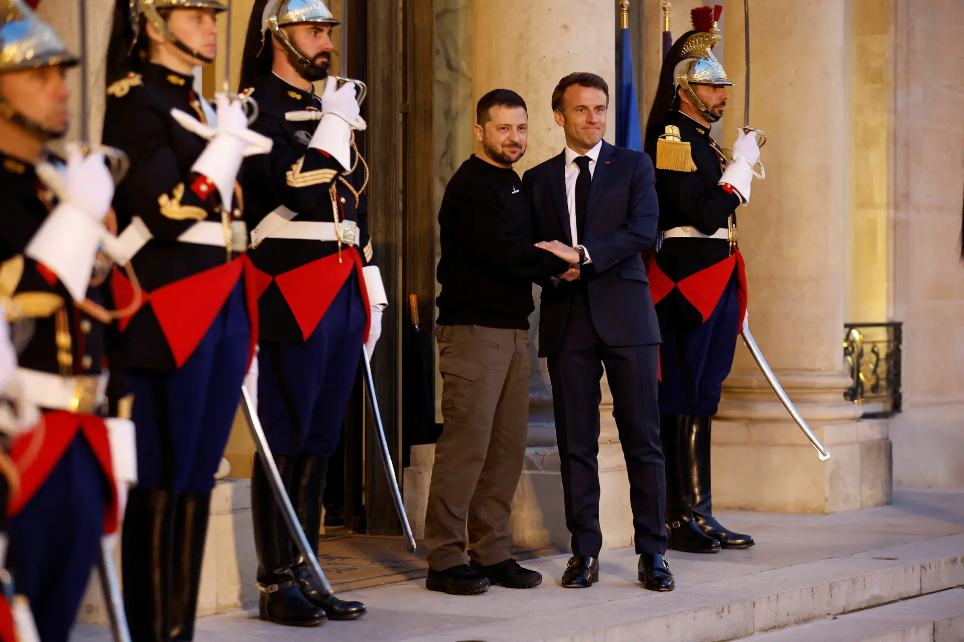Presidente da Ucrânia, Volodymyr Zelensky, e Presidente de França, Emmanuel Macron.