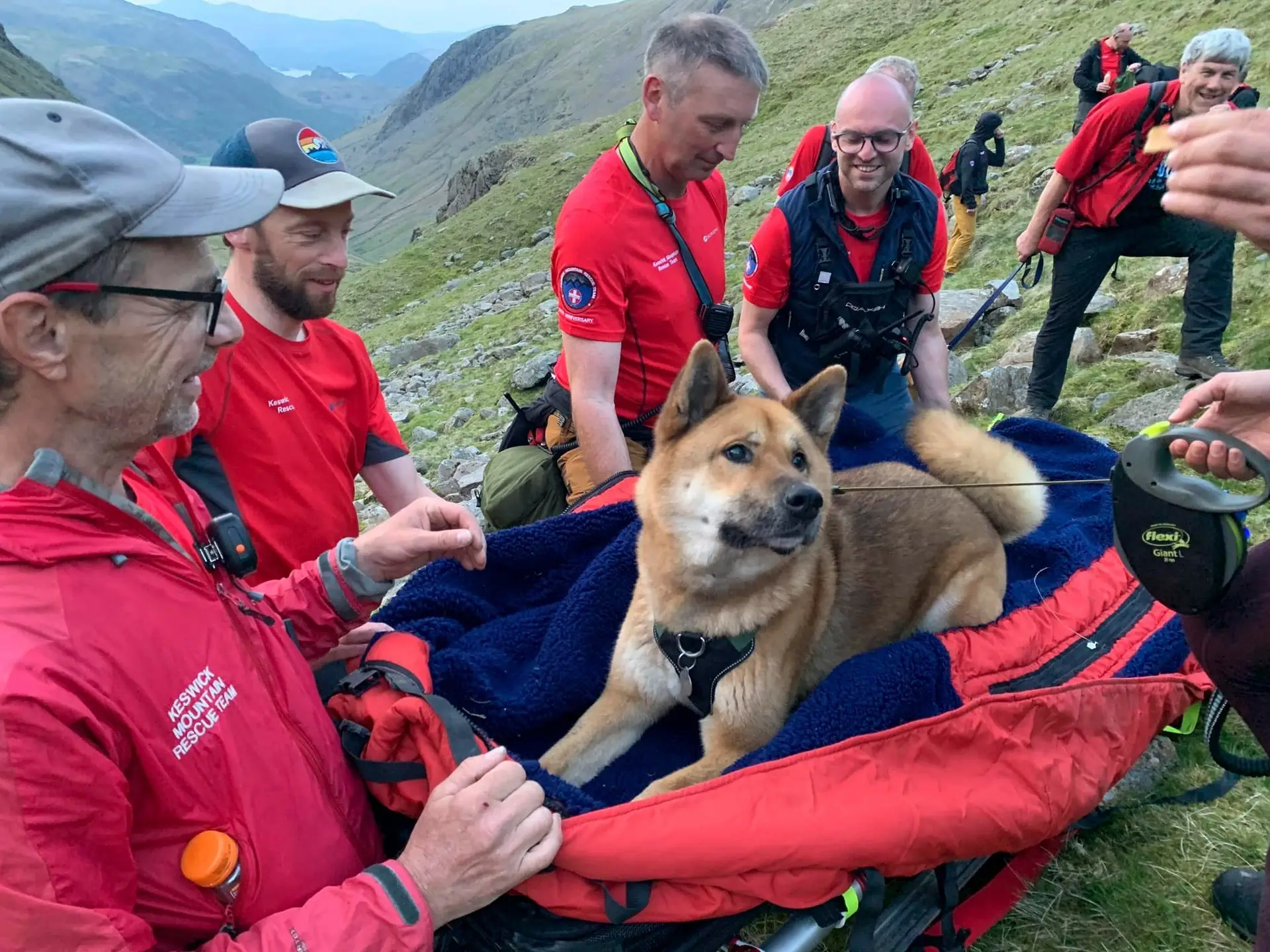 Rocky subiu à montanha mais alta de Inglaterra, mas precisou de ajuda no regresso