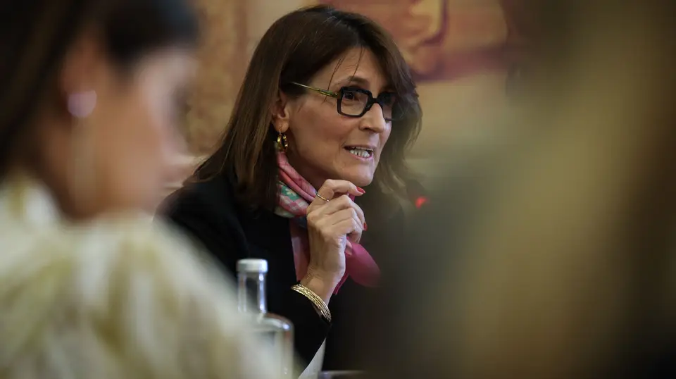A ministra da Justiça, Catarina Sarmento e Castro, fala perante a Comissão de Assuntos Constitucionais, Direitos, Liberdades e Garantias, na Assembleia da República em Lisboa