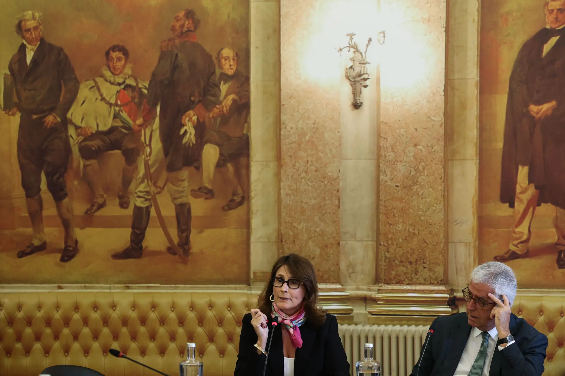 A ministra da Justiça, Catarina Sarmento e Castro, fala perante a Comissão de Assuntos Constitucionais, Direitos, Liberdades e Garantias, na Assembleia da República em Lisboa