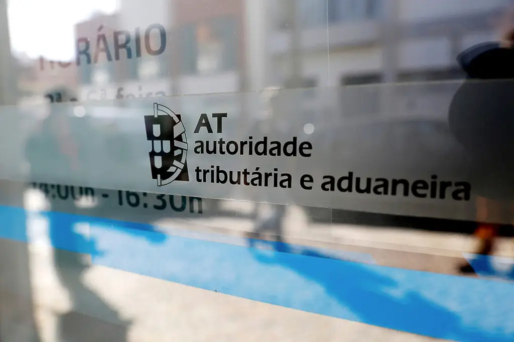 Sistema fiscal português penaliza trabalhadores e grupos com menores rendimentos