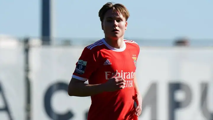 Andreas Schjelderup, extremo esquerdo, 18 anos - 1 jogo - no Benfica desde 2022