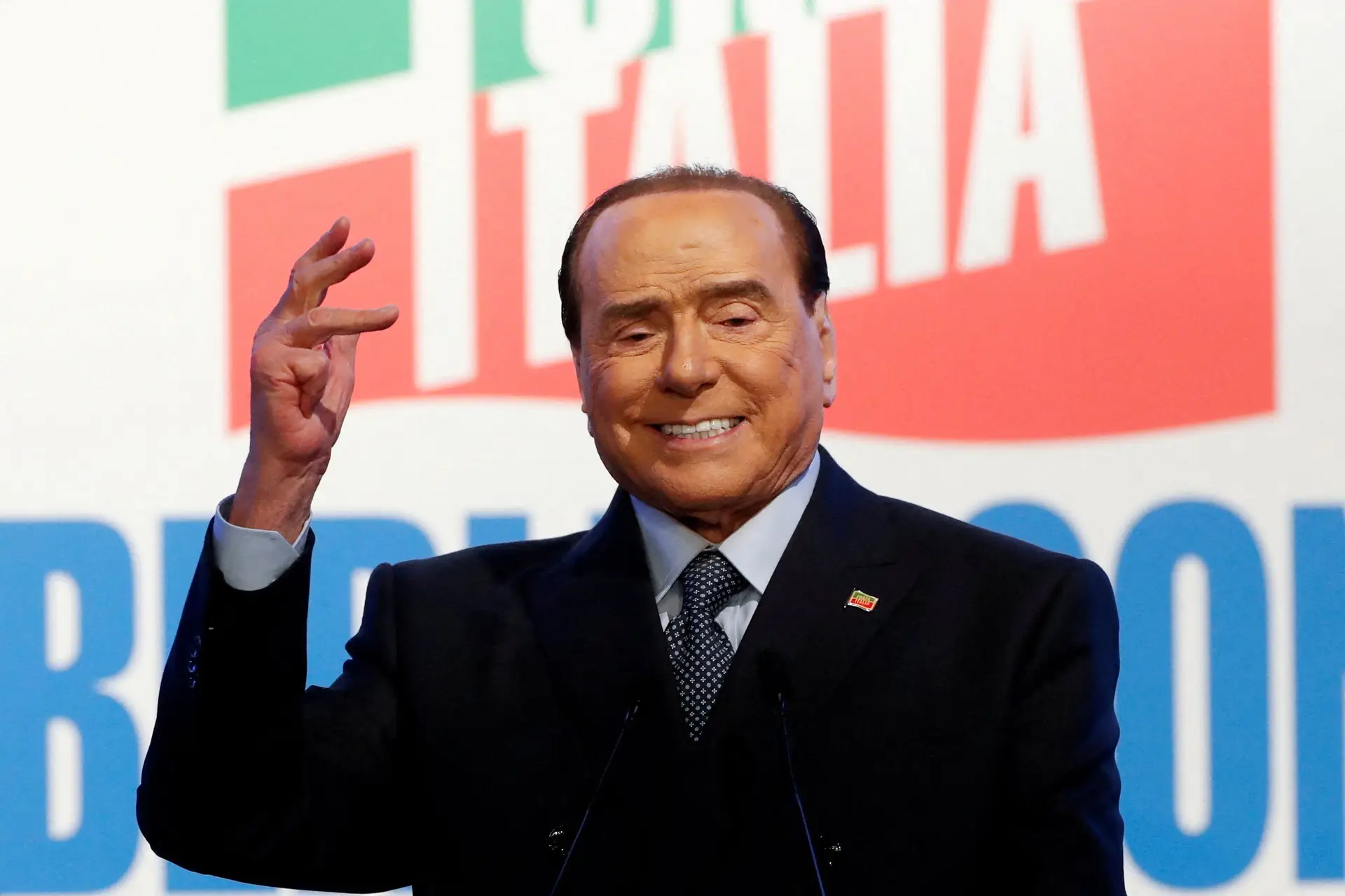 Antigo primeiro-ministro italiano teve alta após 44 dias de internamento