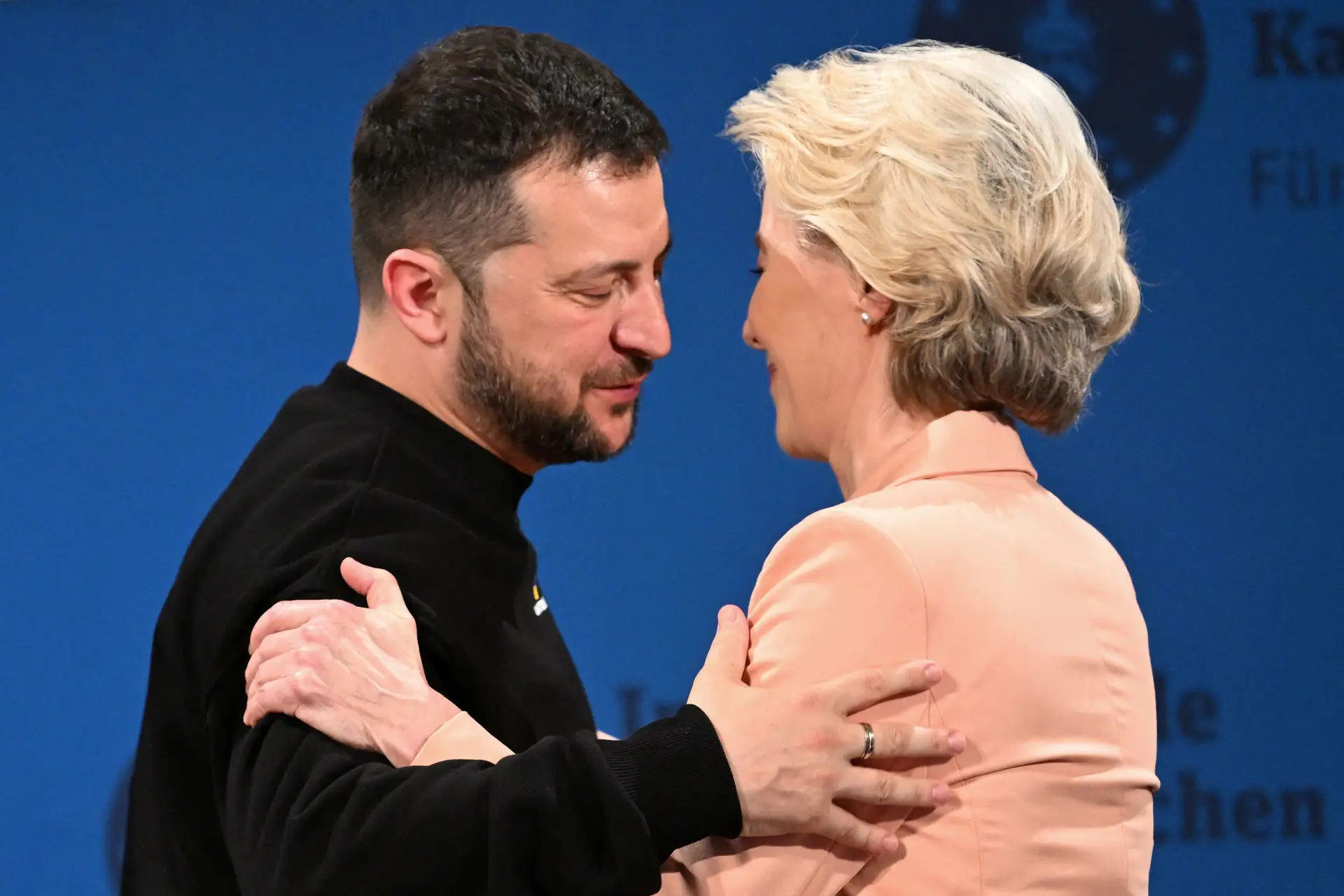 Presidente da Ucrânia, Volodymyr Zelensky, e Presidente da Comissão Europeia, Ursula Von der Leyen