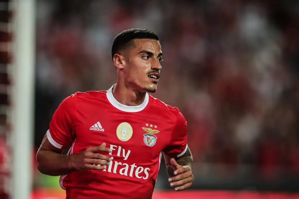 Chiquinho, médio ofensivo, 27 anos - 25 jogos, 1 golo - no Benfica desde 2018