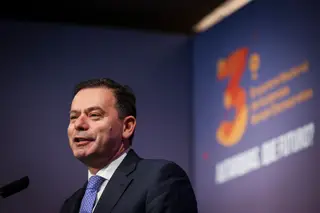 Portugueses castigados com "impostos a mais" para "fazer de conta", acusa Montenegro