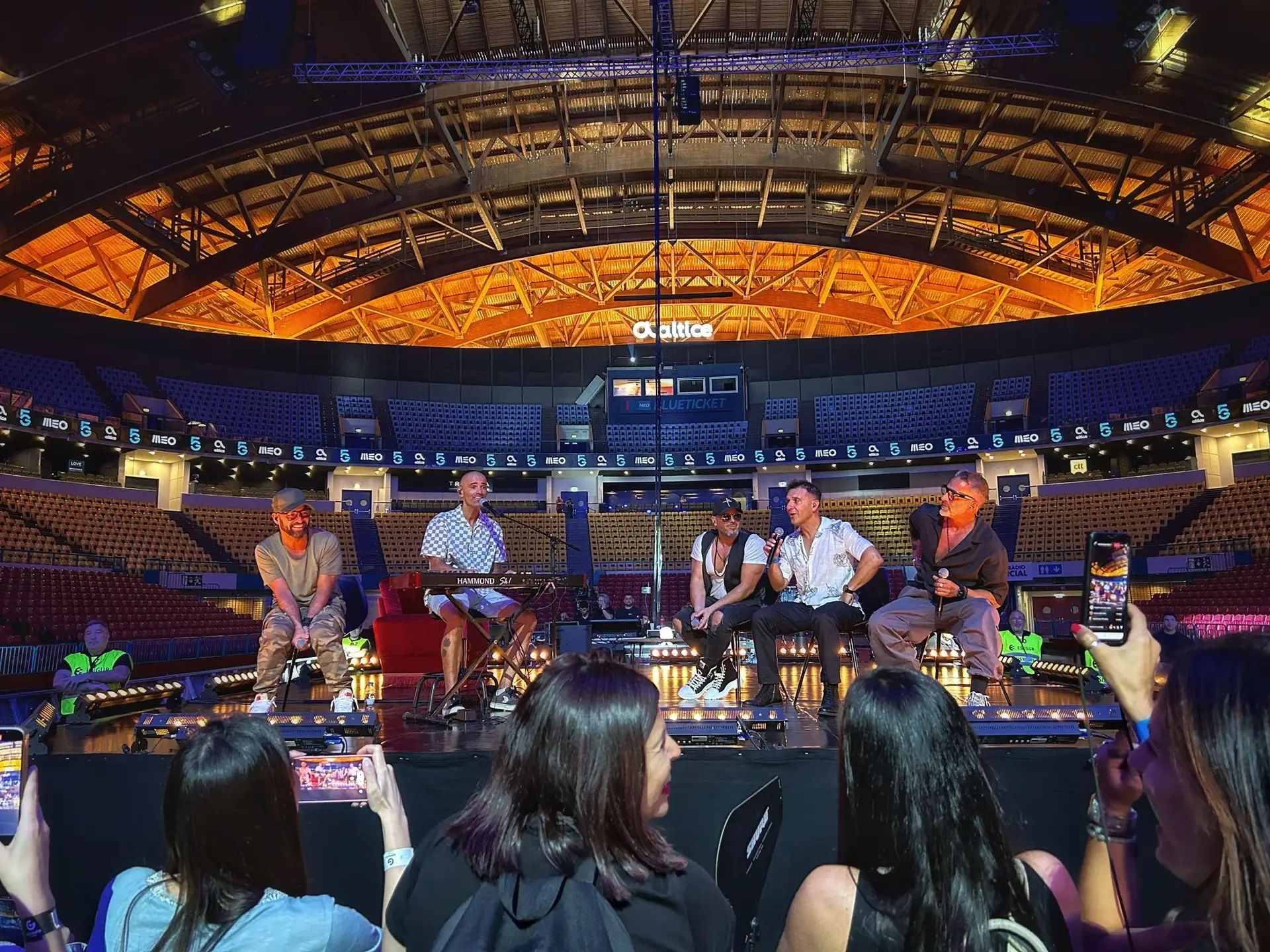 Excesso cancelam três concertos e pedem desculpa aos fãs