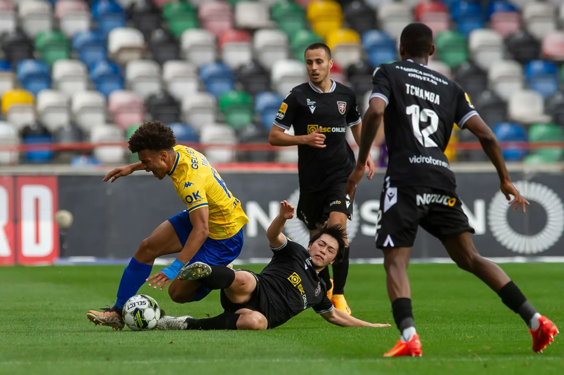 Estoril e Casa Pia inauguram 11.º jornada do campeonato - SIC Notícias 