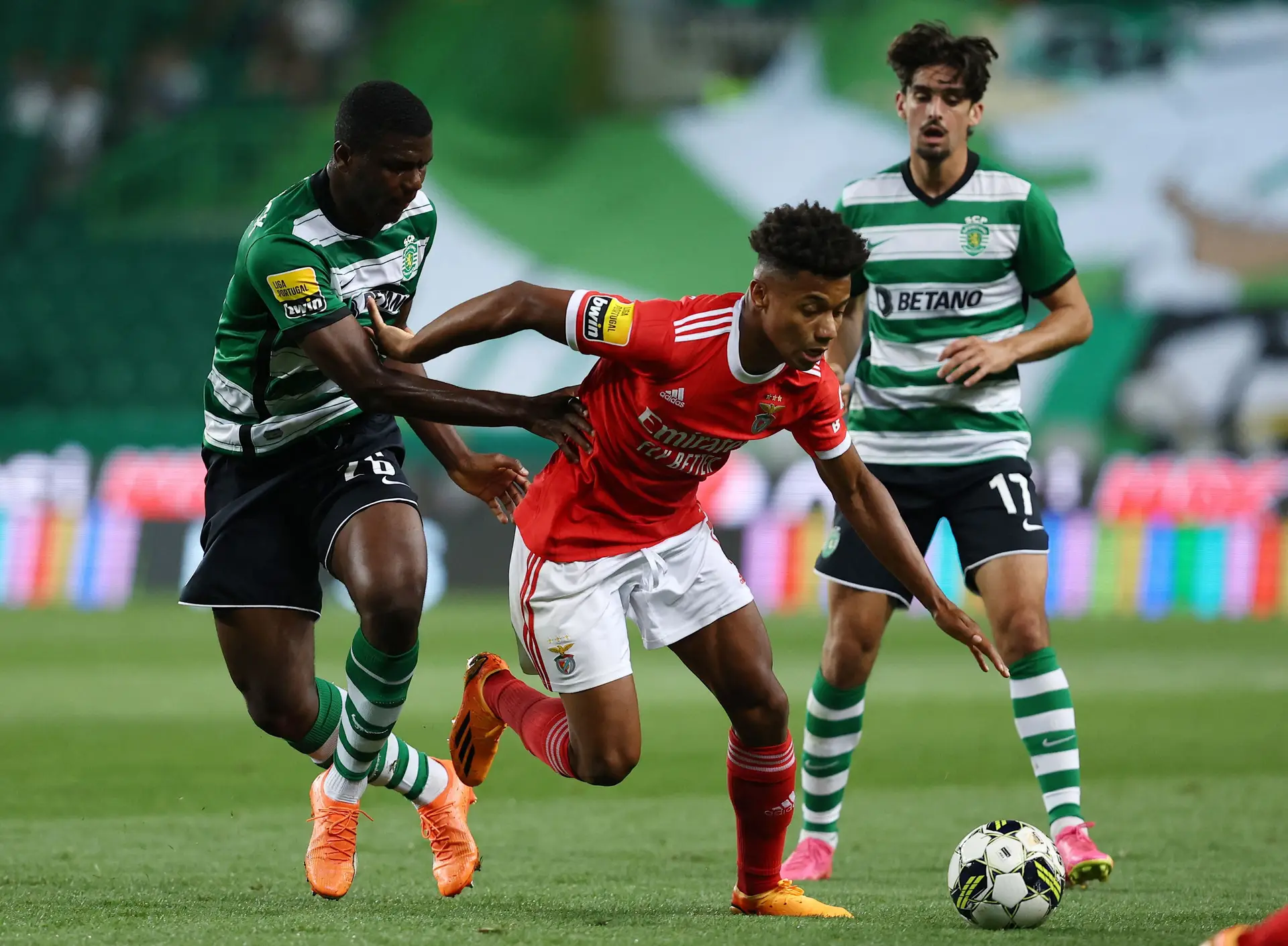 Dérbi da capital Benfica procura "redenção" frente ao líder do