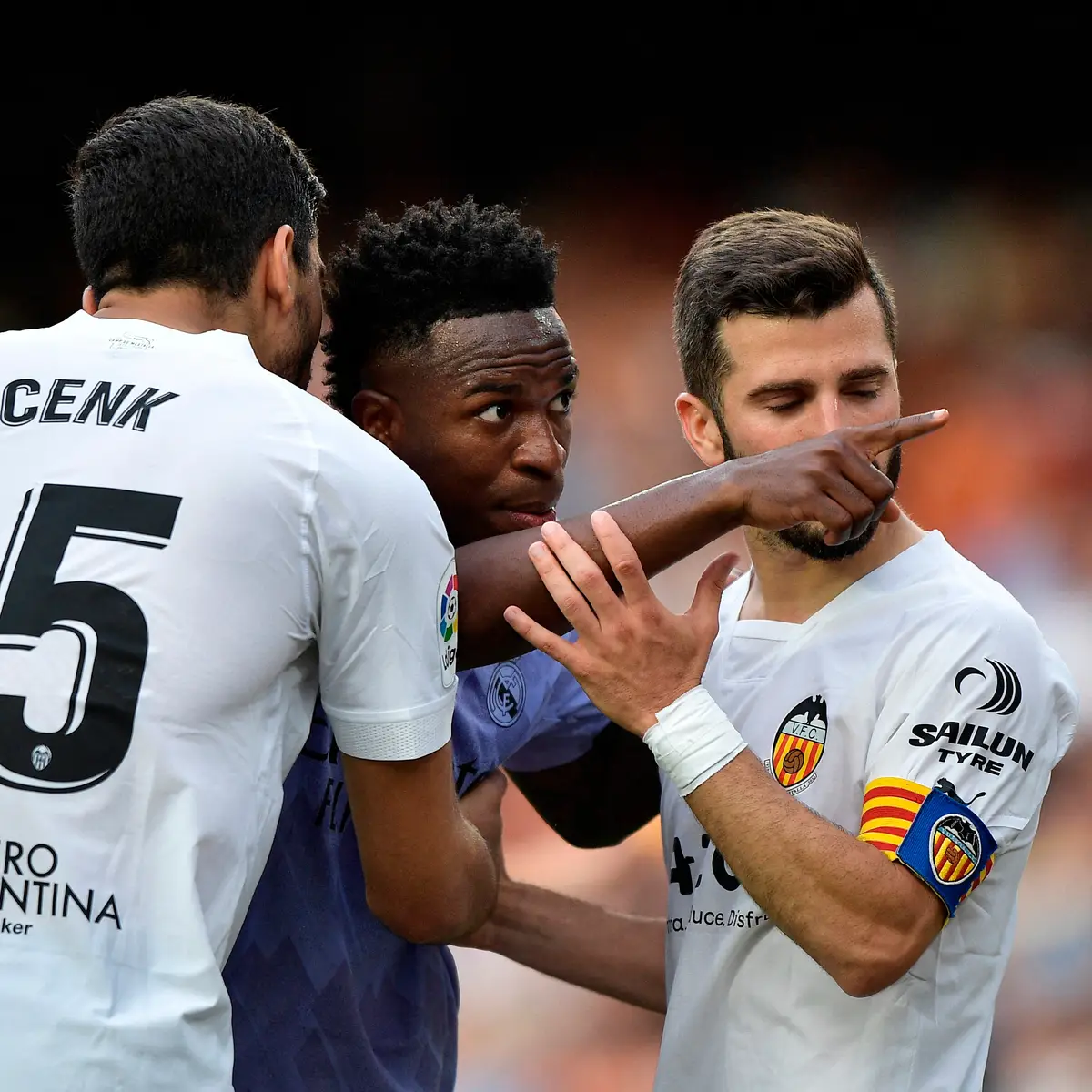 La Liga denunciará cânticos racistas contra Vini Jr em Real Madrid