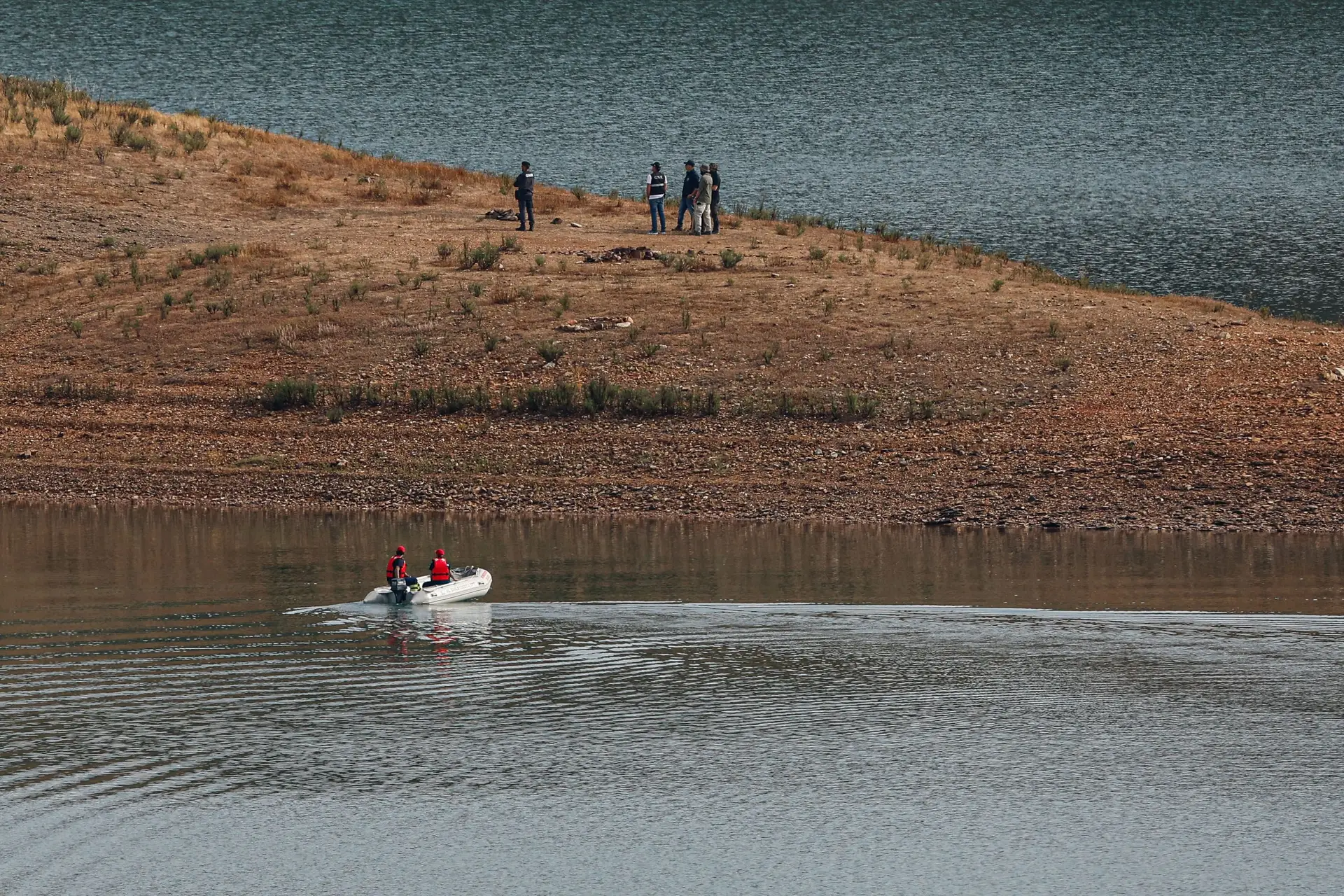 Operação de buscas na barragem do Arade.