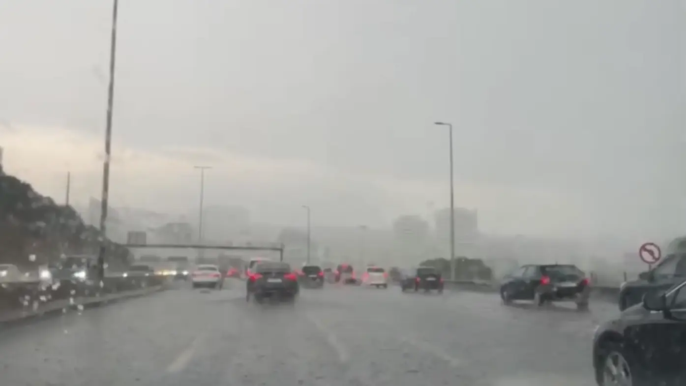 Cuidado ao volante: vídeos mostram temporal na A5