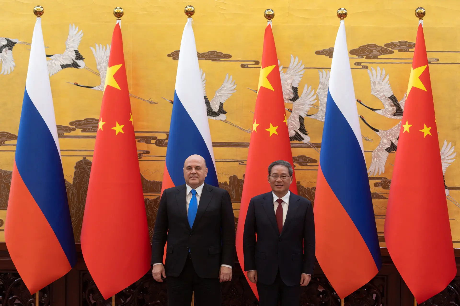 O primeiro-ministro russo Mikhail Mishustin e o homólogo chinês Li Qiang