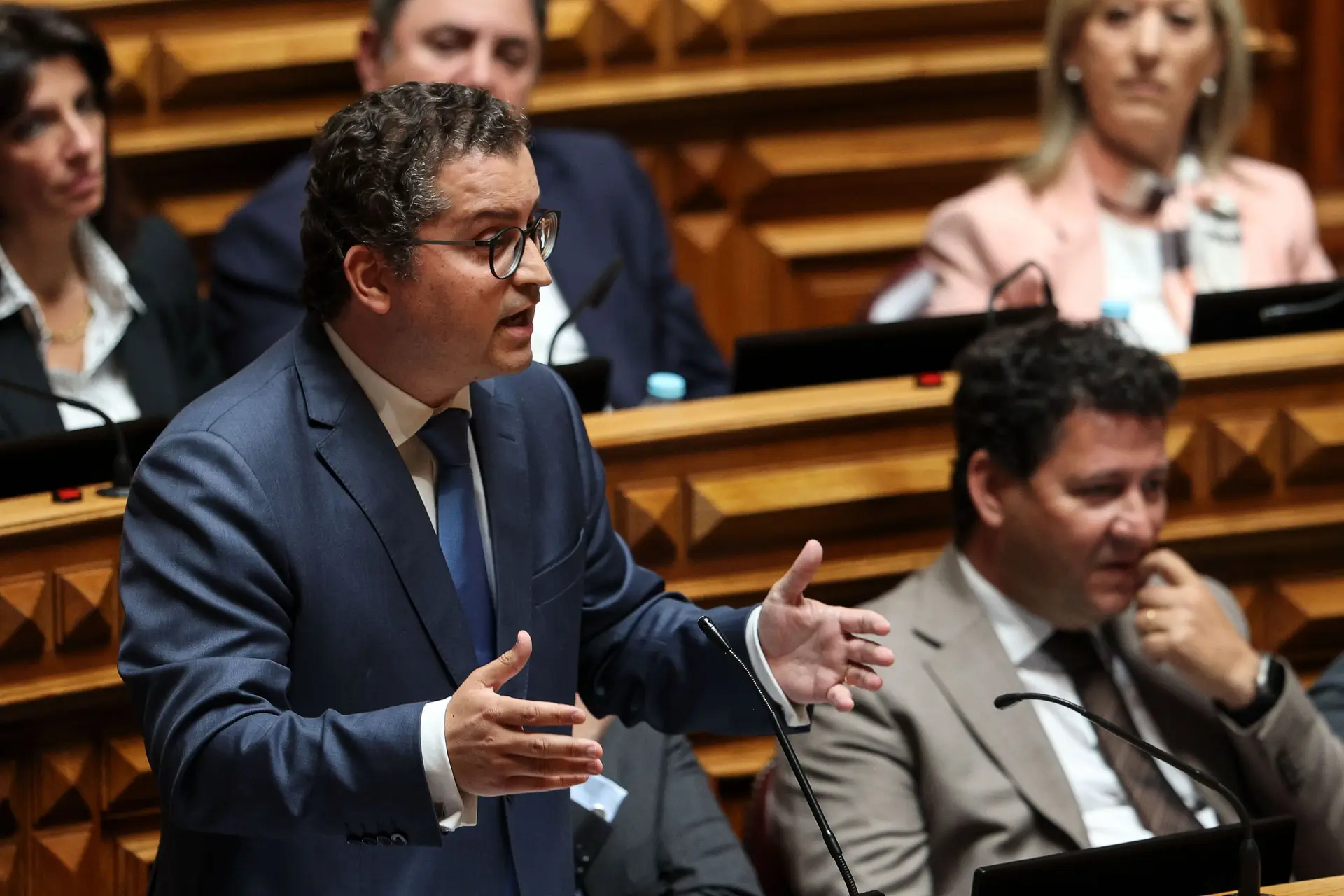 PSD leva a votos propostas de redução fiscal que PS só quer discutir no Orçamento