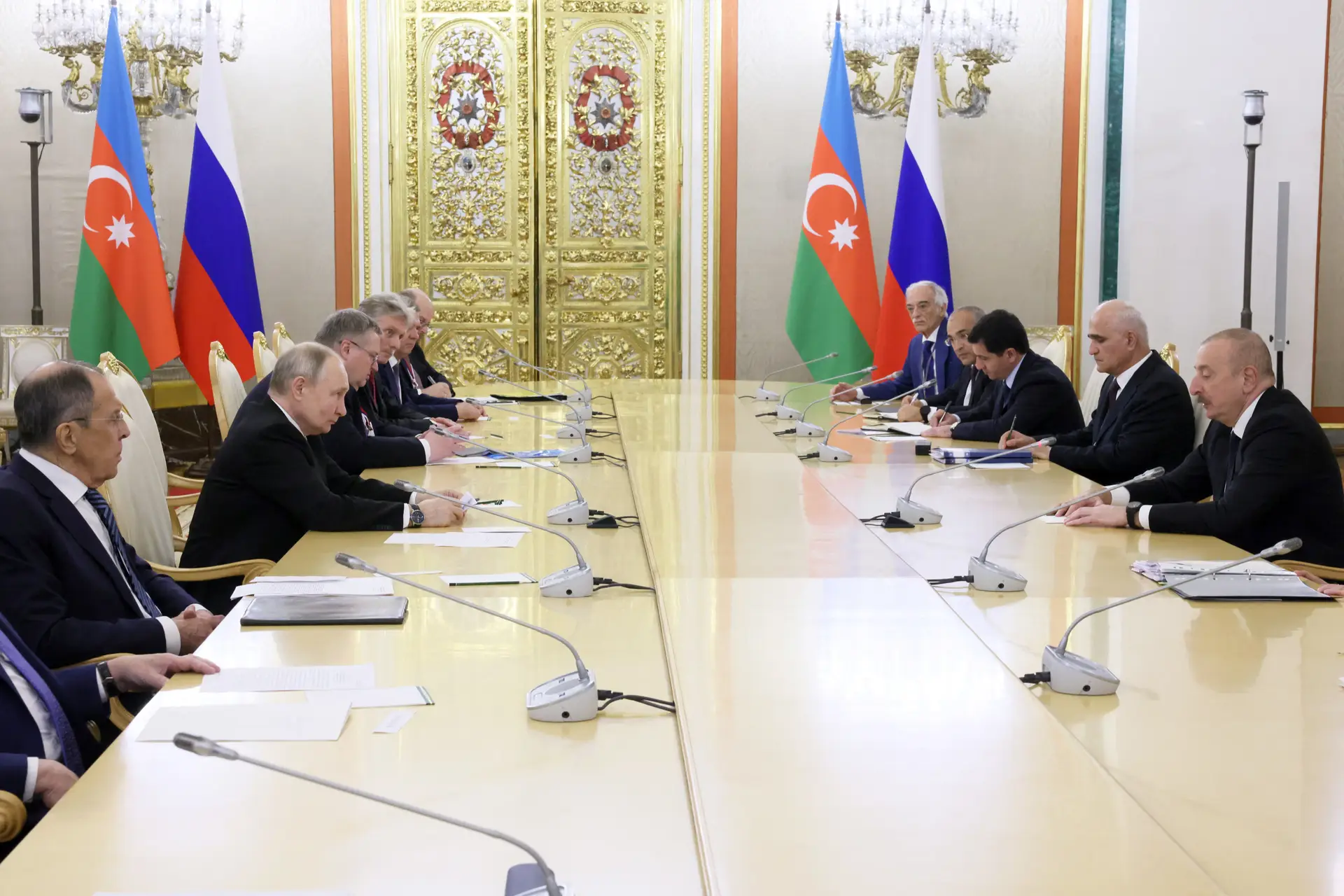 Putin diz que Arménia e Azerbaijão avançam para tratado de paz
