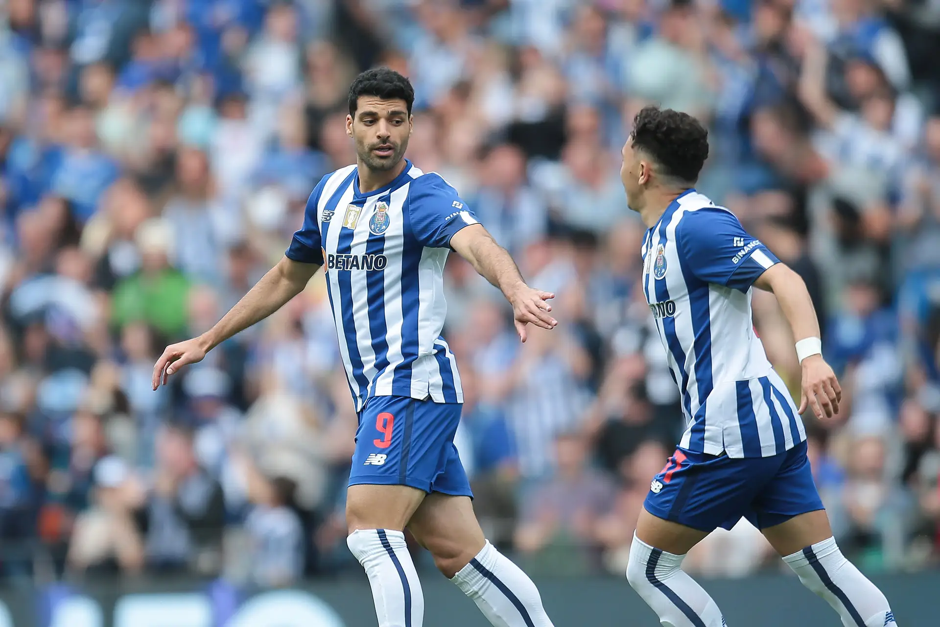 Mehdi Taremi eleito melhor jogador do campeonato em setembro - SIC Notícias