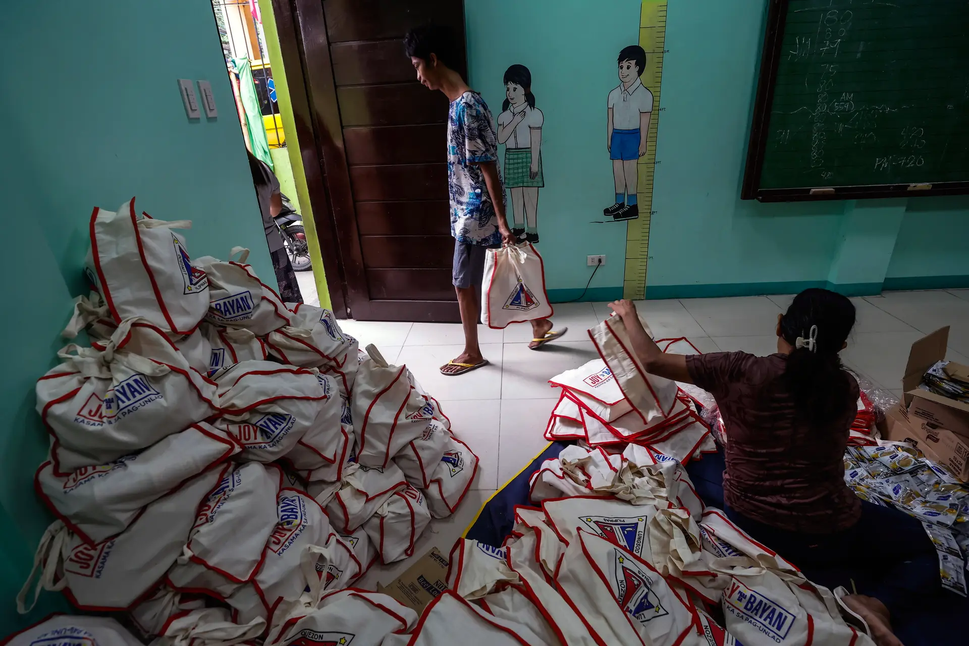 Filipinas acelera medidas de emergência devido a aproximação de super tufão