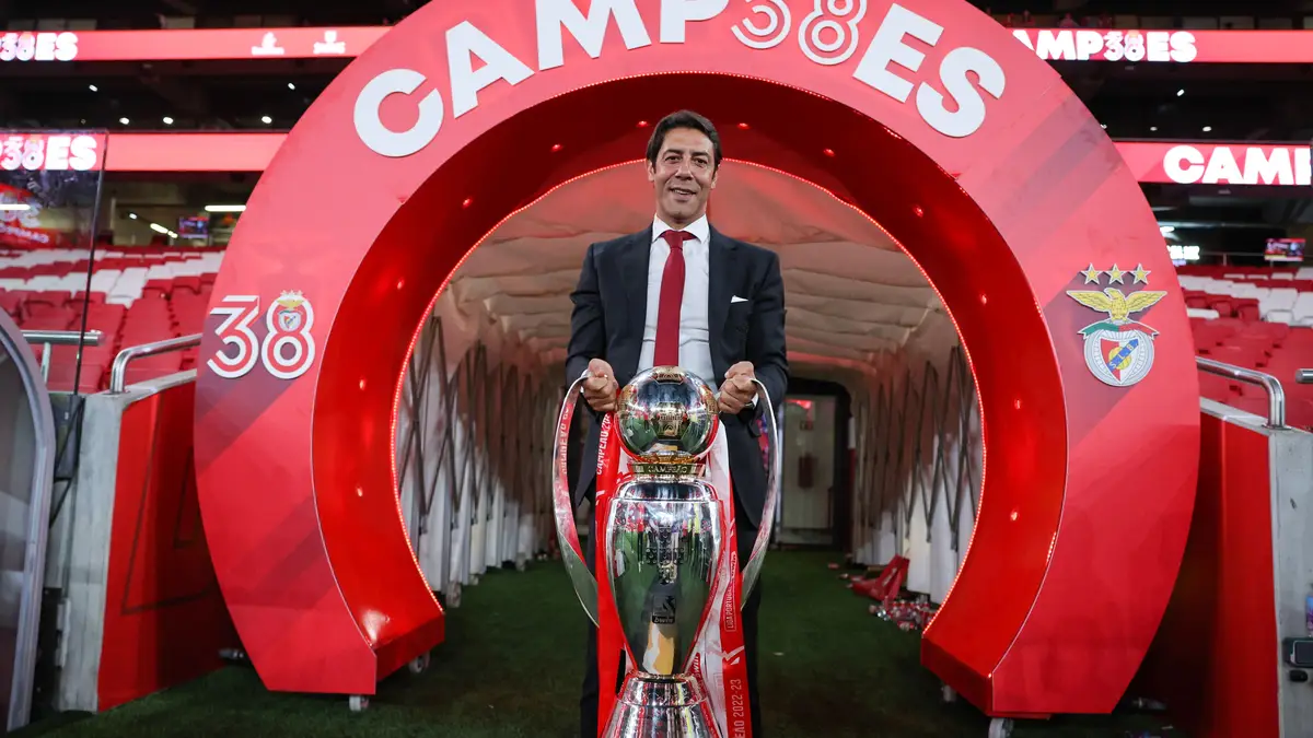 Champions? Temos de assumir que foi um falhanço, admite Rui Costa - SIC  Notícias