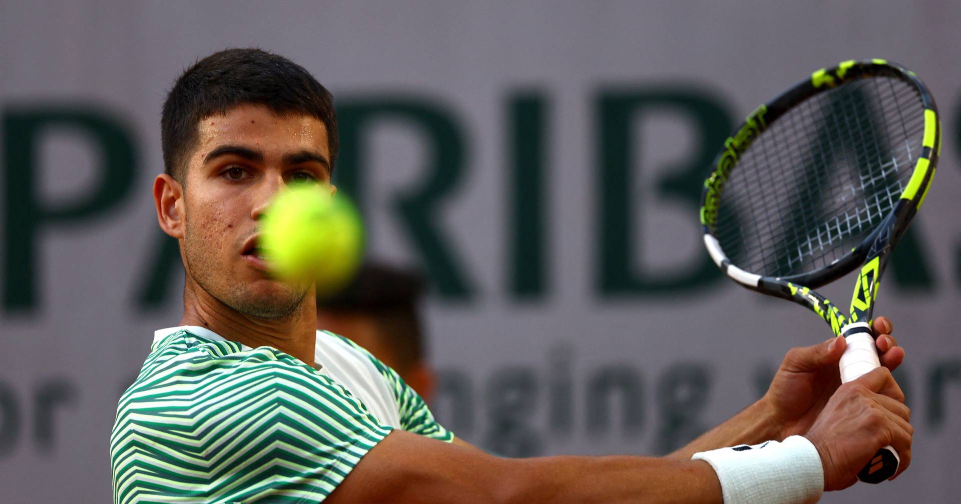 Carlos Alcaraz e Novak Djokovic vencem na estreia em Roland Garros, tênis