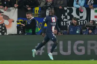 Nuno Mendes eleito melhor jogador jovem e com presença no onze ideal da Liga Francesa