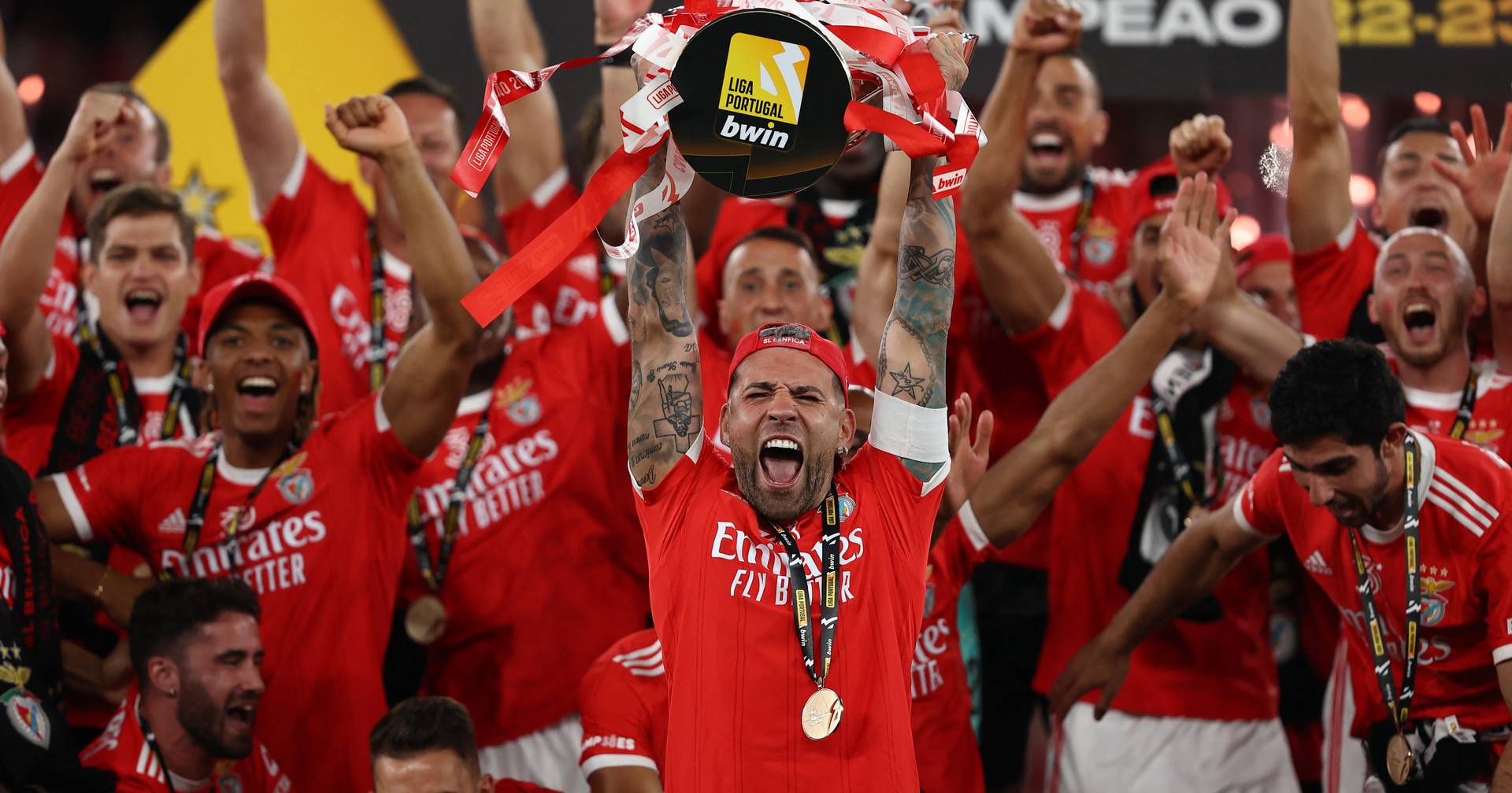 Campeão Benfica de regresso ao trabalho com pequenos acertos no plantel -  SIC Notícias