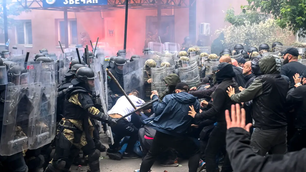 Continuam os confrontos entre os sérvios do norte do Kosovo e as forças policiais