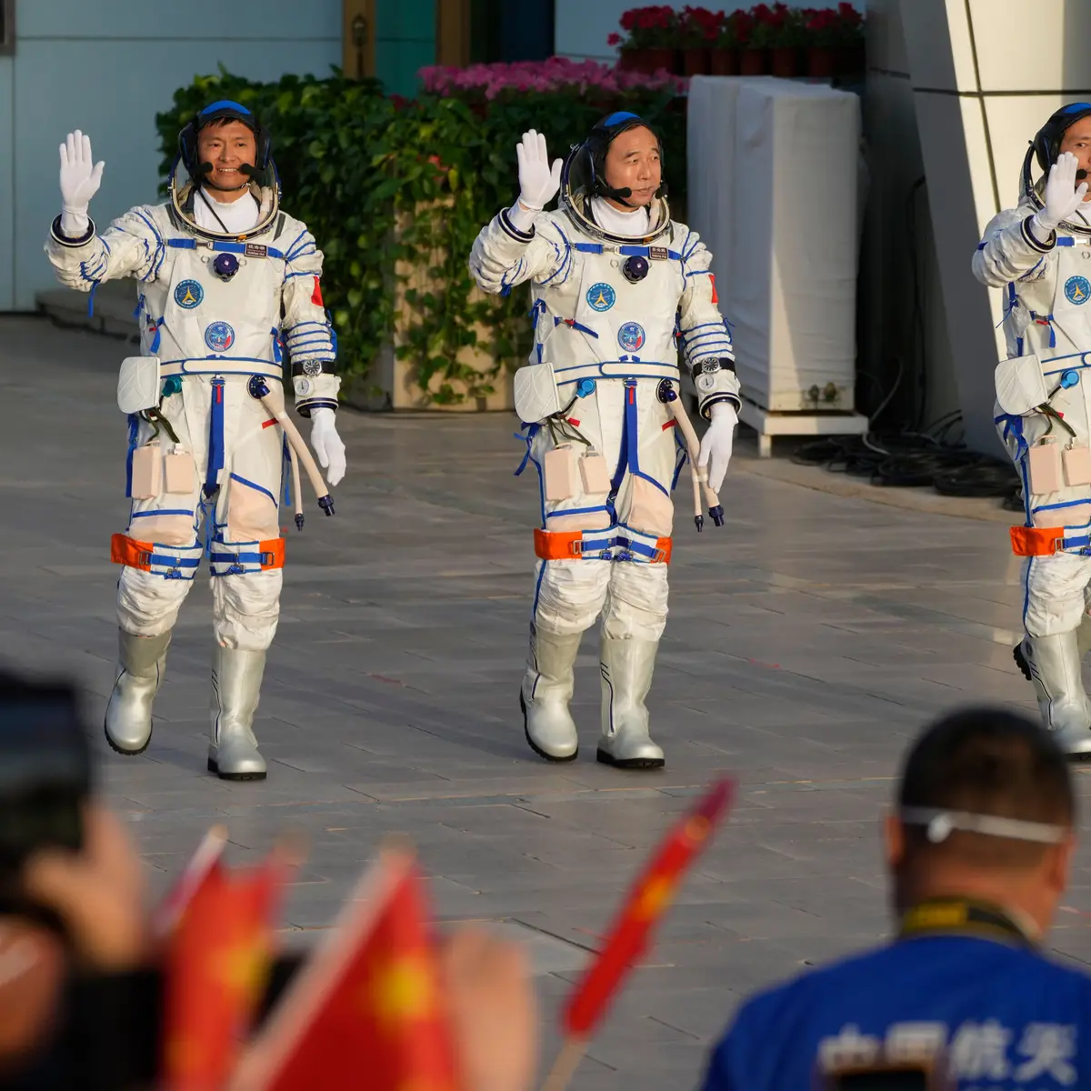 Primeiro astronauta civil vai ser enviado para o espaço - SIC Notícias