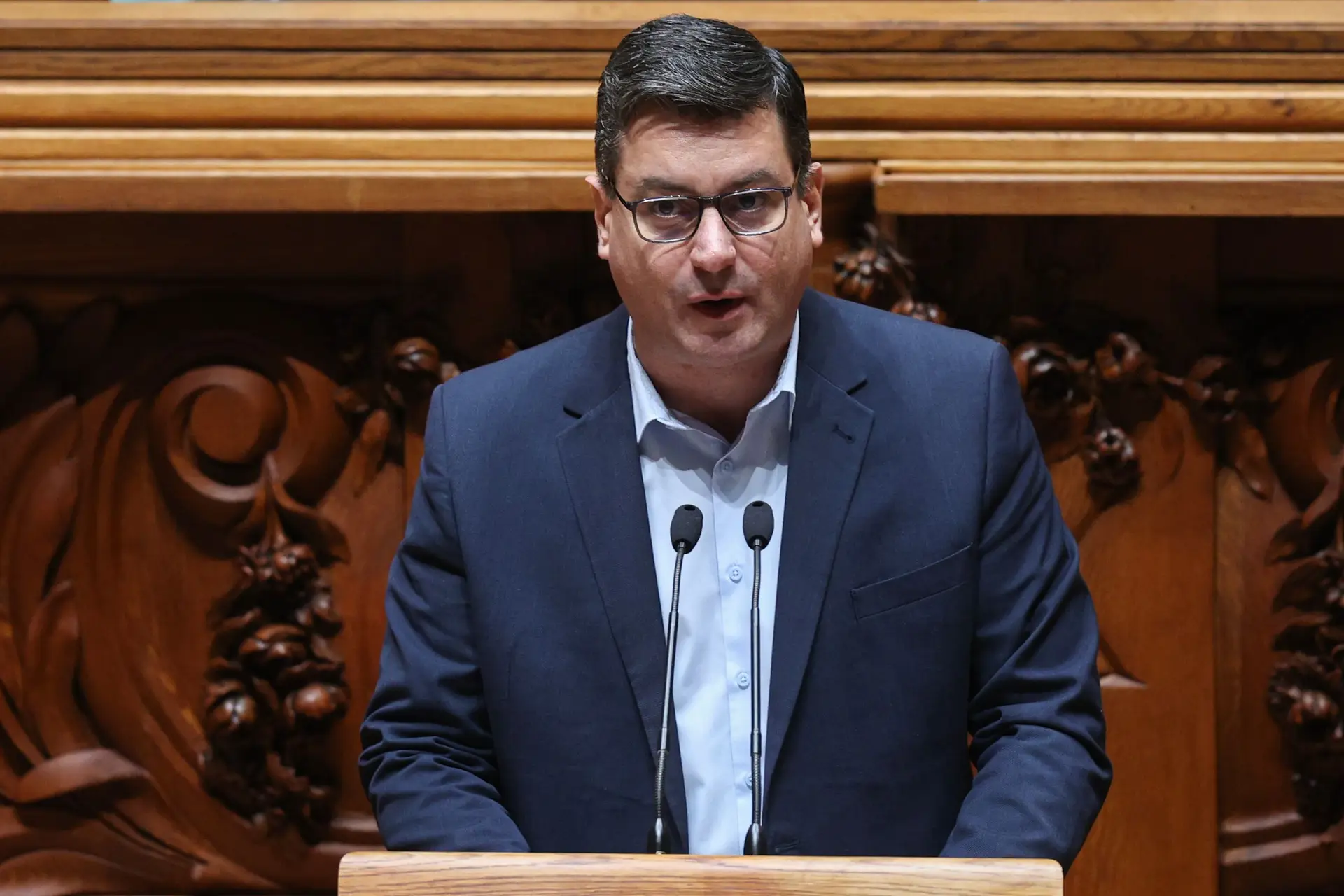 TAP: PCP apela a alteração na lei para o Parlamento fiscalizar o SIS
