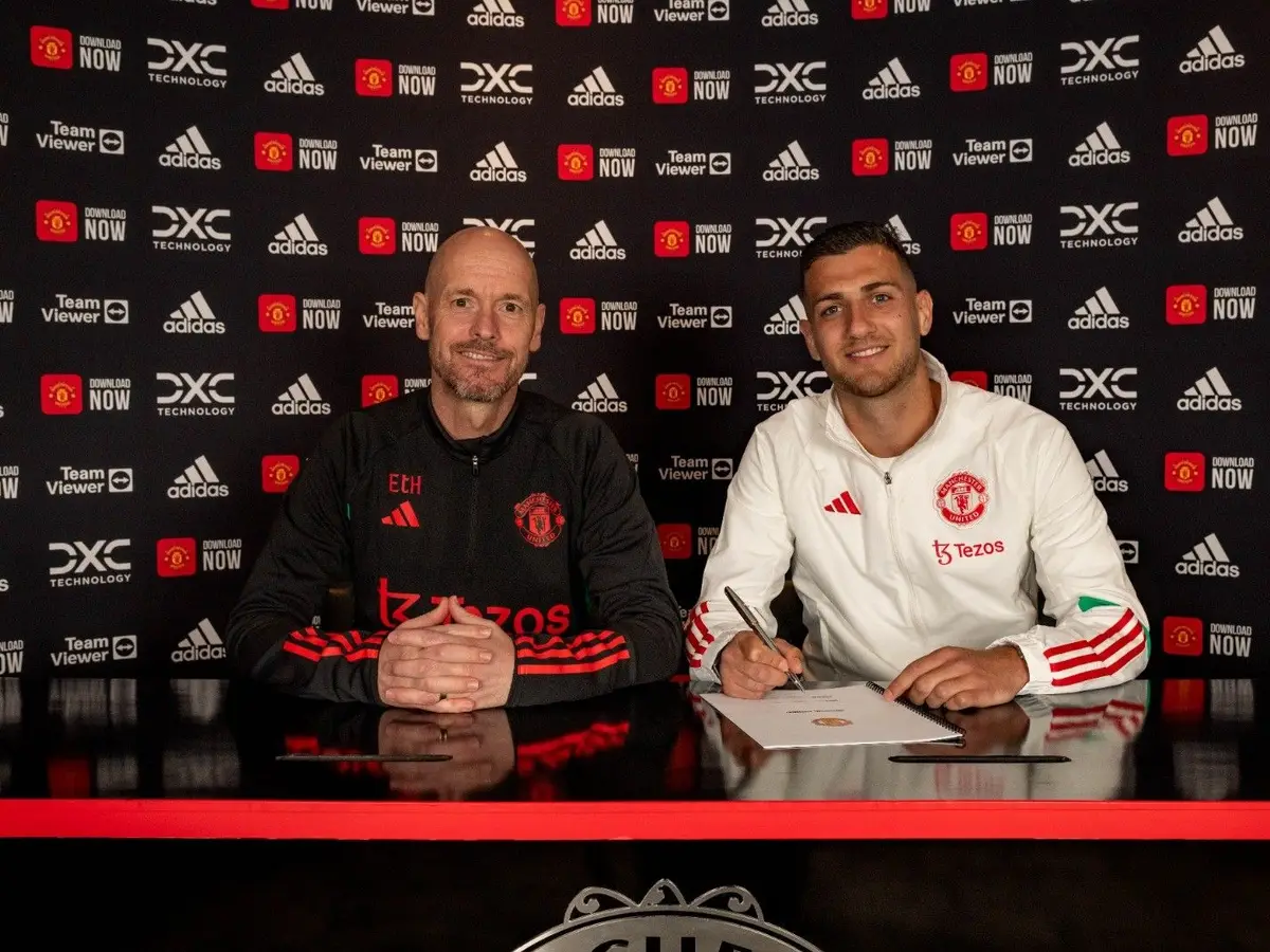 Adidas renova por 10 anos com Manchester United