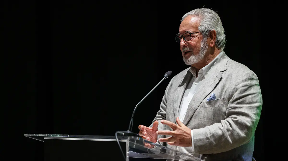 O presidente da Câmara Municipal de Oeiras, Isaltino Morais, intervém durante a inauguração da Unidade de Saúde Mental do Centro Hospitalar de Lisboa Ocidental, equipamento composto por 12 gabinetes clínicos Psiquiatria/Psicologia/Enfermagem, sala de "Grupos Terapêuticos" e "Unidade de Dia", para além de espaços de apoio administrativo.