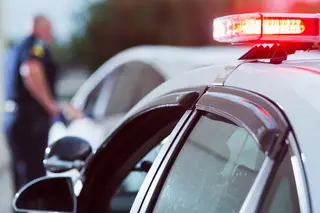 Criança de 10 anos rouba carro e é perseguida pela polícia