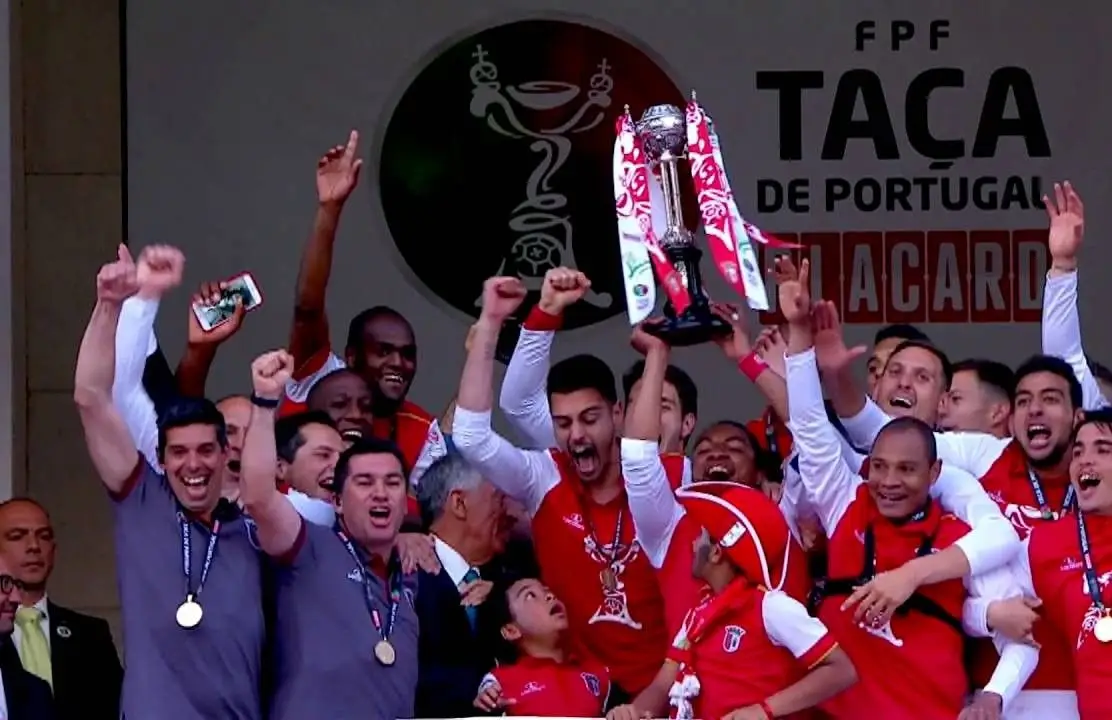 Bracarenses conquistaram a prova rainha em 2015/16, frente aos "dragões"