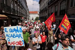 Centenas marcham em Lisboa para "salvar o SNS"