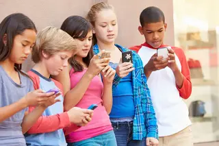 Telemóveis e redes sociais podem tornar-se "uma espécie de droga leve" ao alcance dos adolescentes
