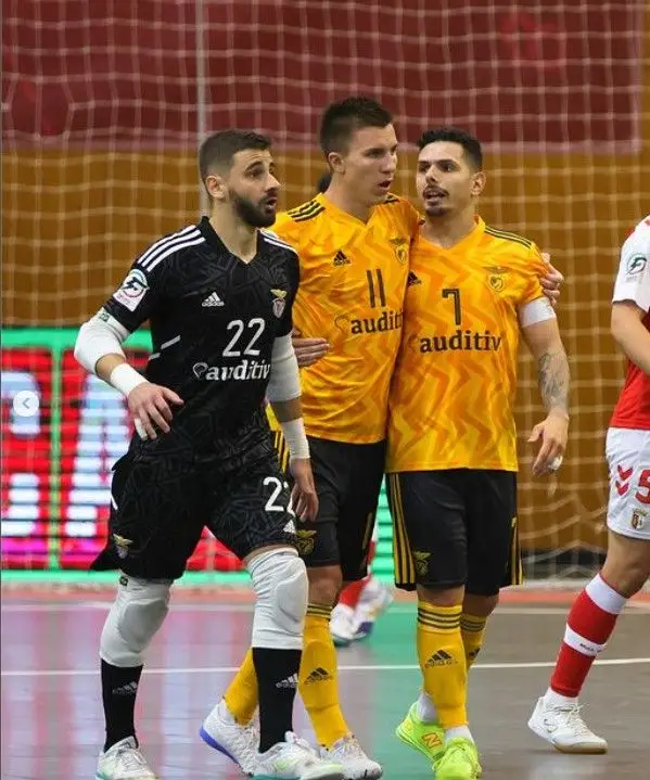 Futsal Benfica vence Braga e marca encontro na final com o Sporting