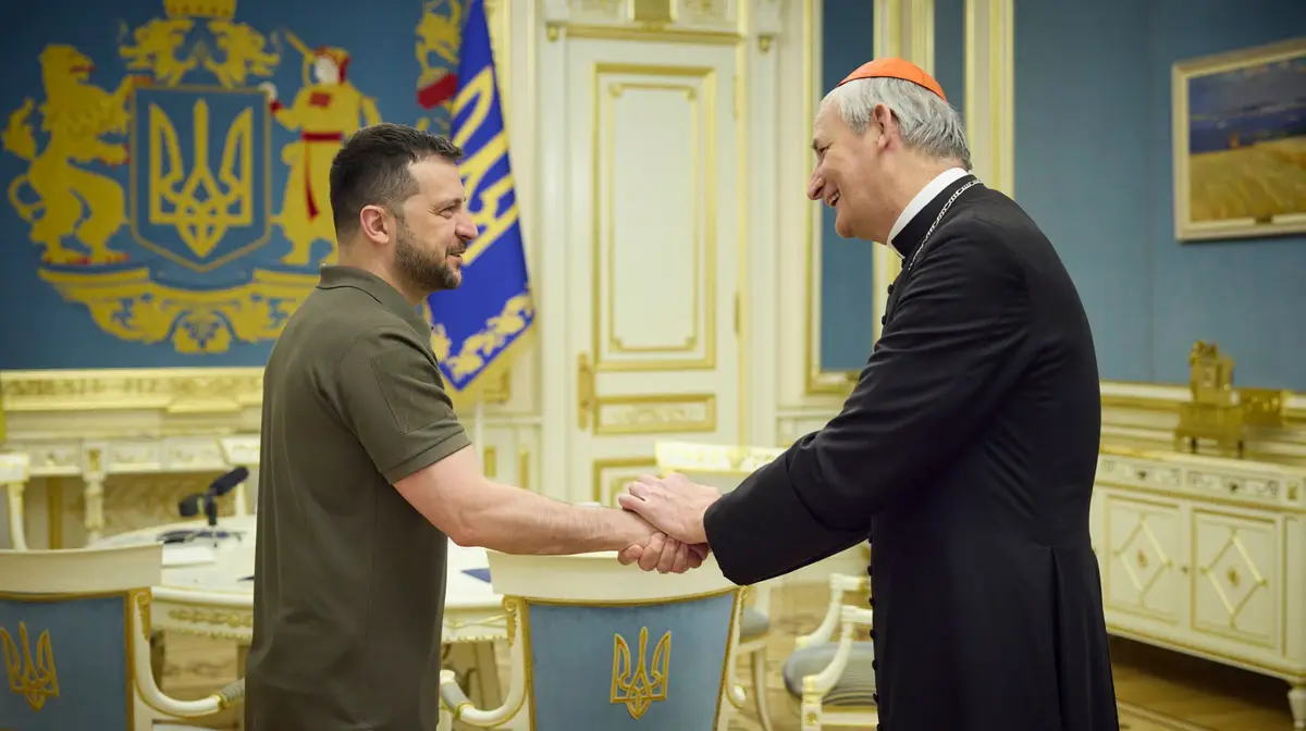 Zelensky e o cardeal Zuppi