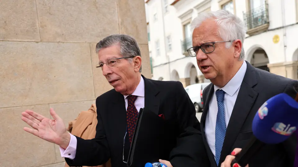 Eduardo Cabrita e o seu advogado, Manuel Magalhães e Silva