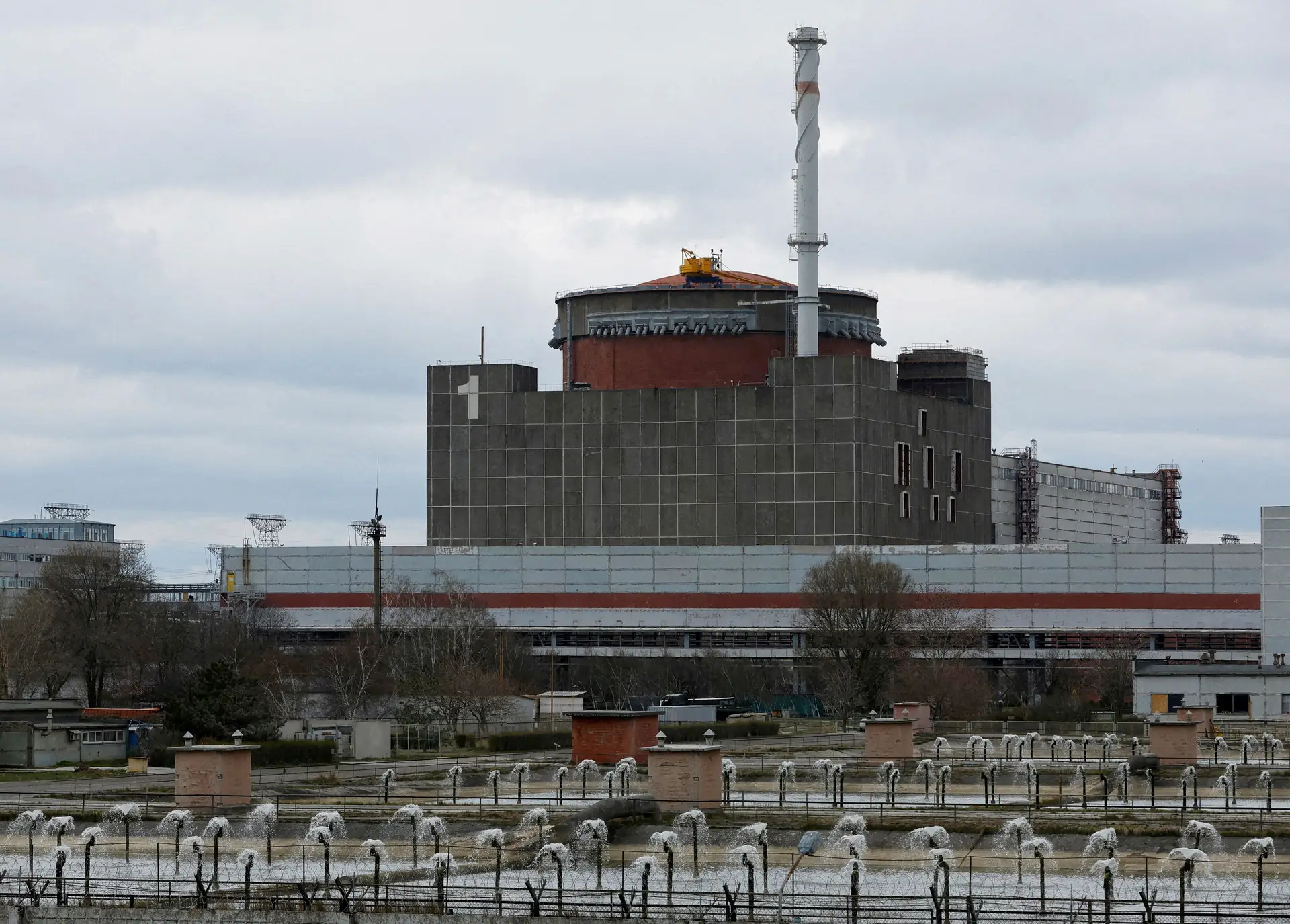 Detetadas minas no perímetro da central nuclear de Zaporíjia