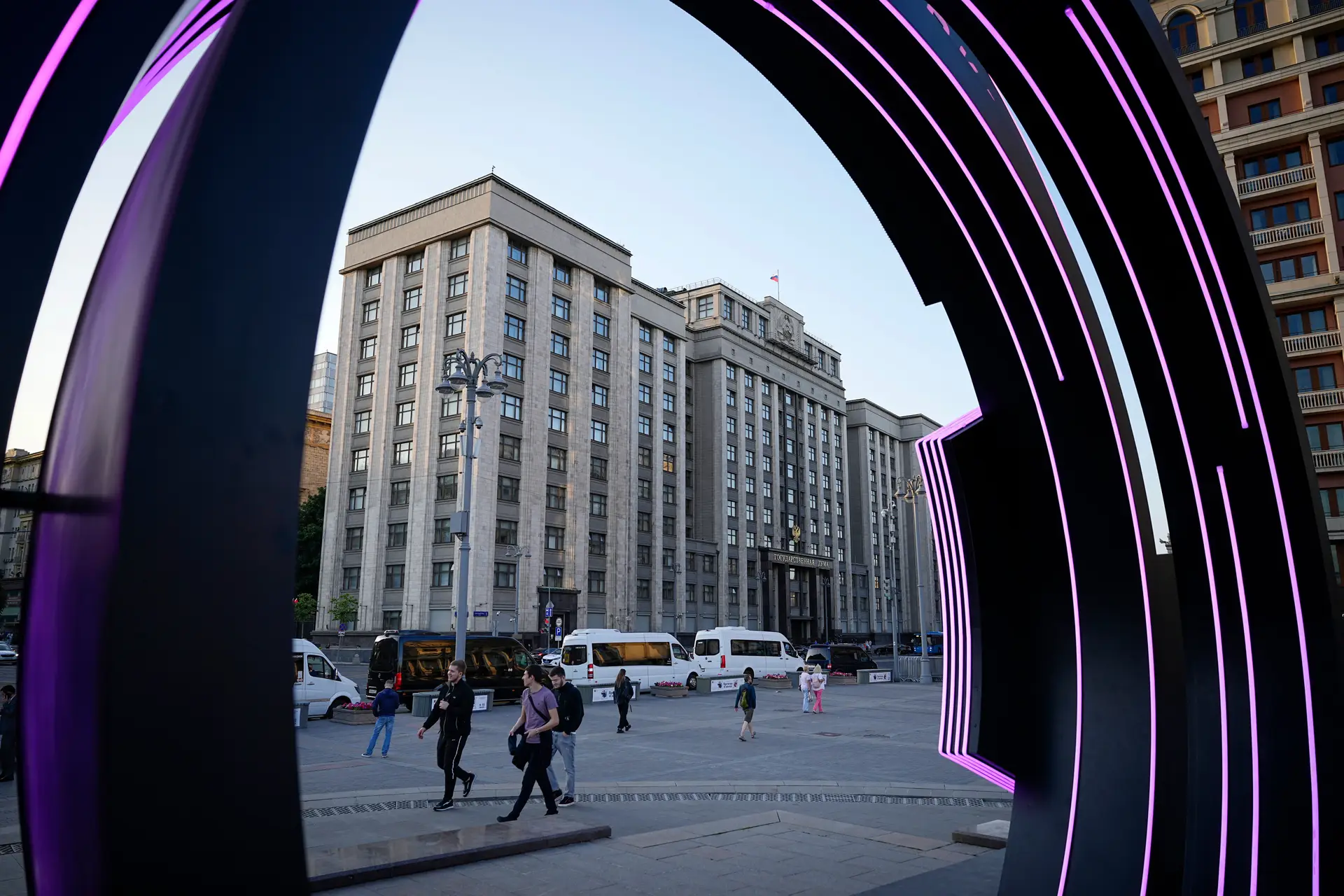 "Puro satanismo": presidente da Duma russa critica aumento de adolescentes transgénero nos EUA