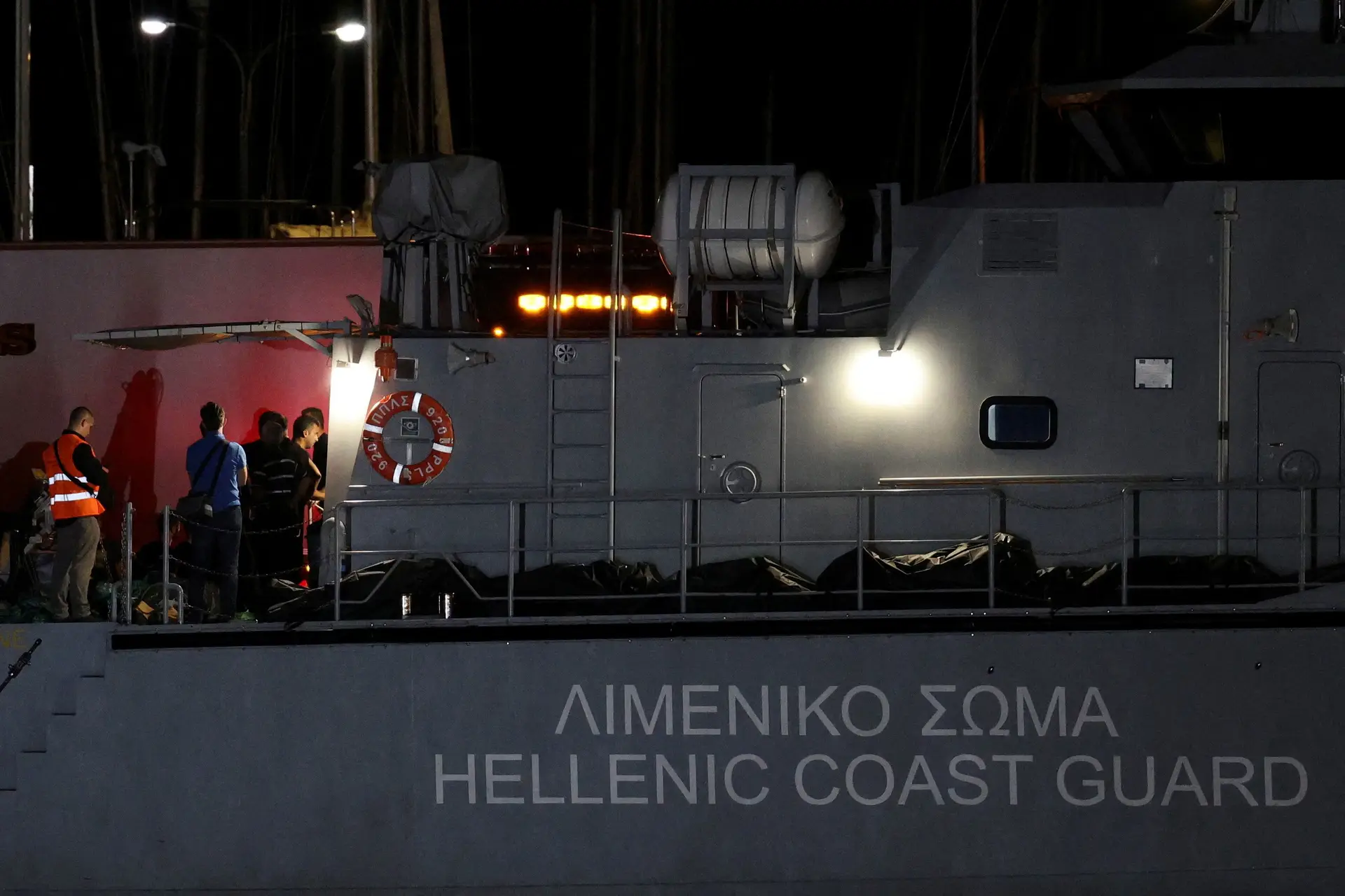Tragédia no Mediterrâneo: embarcação naufragada teria entre 400 e 750 migrantes