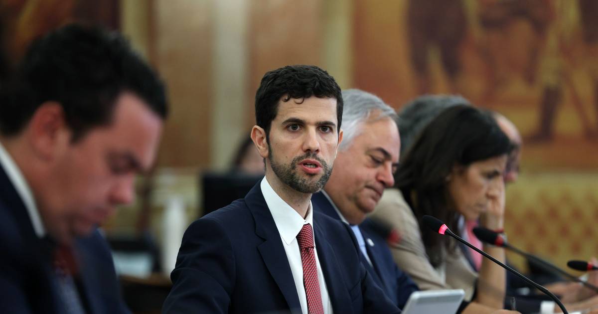 Verificar telefones de deputados? Declarações de deputado do PSD "ameaçam liberdade de imprensa"